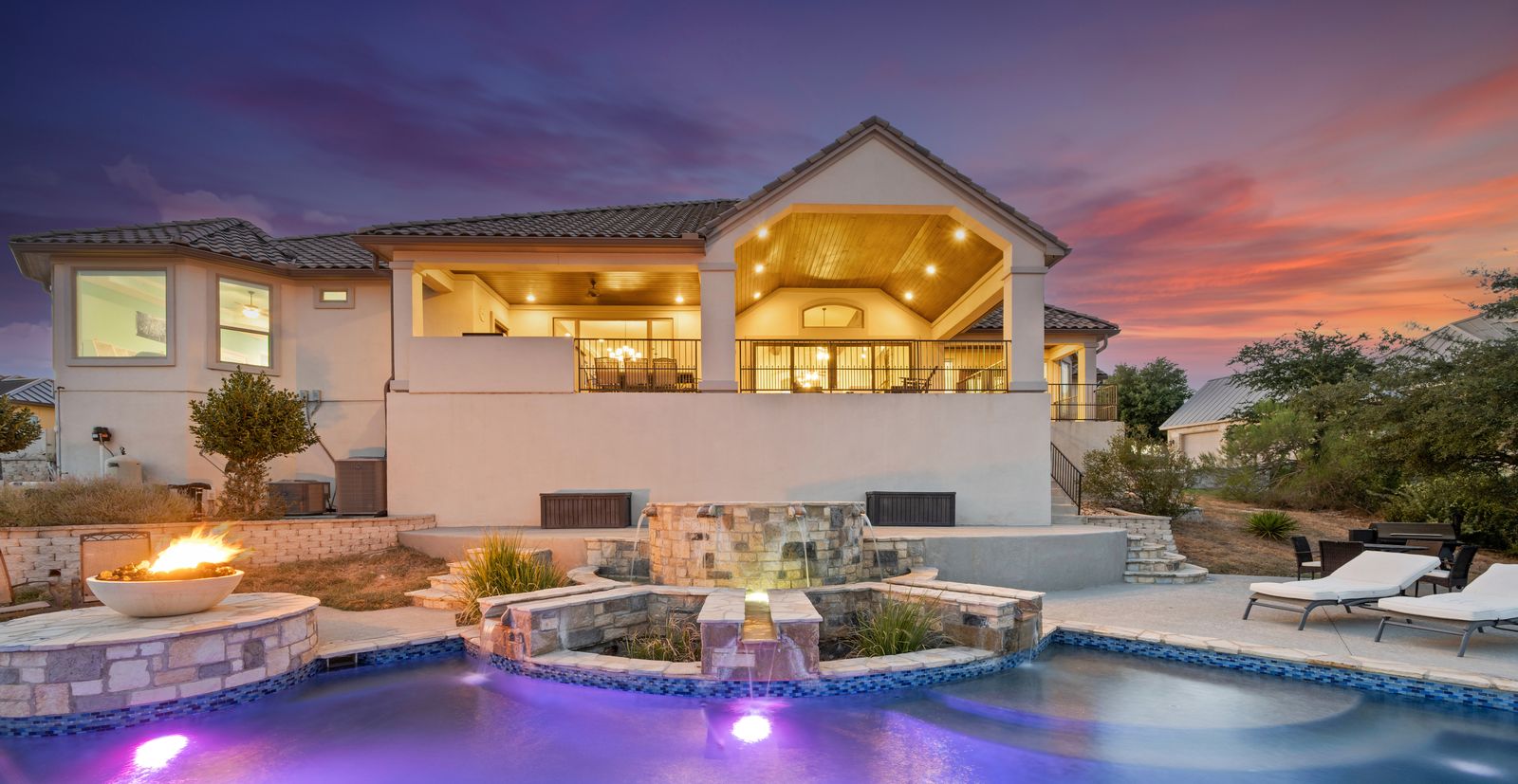 Luxury Pools & Spas